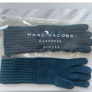 Cashmere Gloves. Marc Jacobs     🎁 gift someone or classy yourself 😉